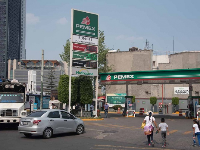 En 2022 habrá autosuficiencia en producción de gasolinas: López Obrador