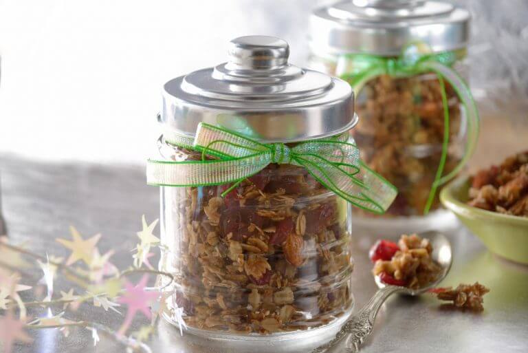 Granola con almendras y chocolate