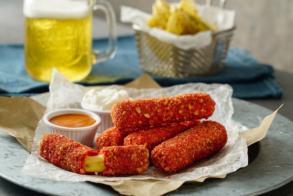 Dedos de queso empanizados con papitas