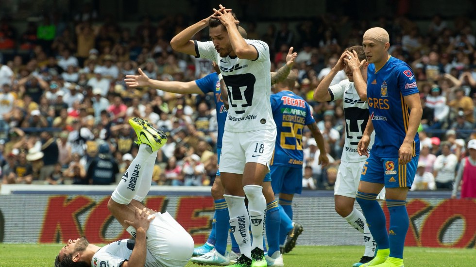 Con un hombre menos, Pumas pierde el invicto ante Tigres