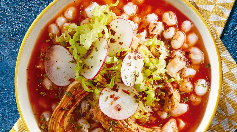 Pozole rojo de pollo