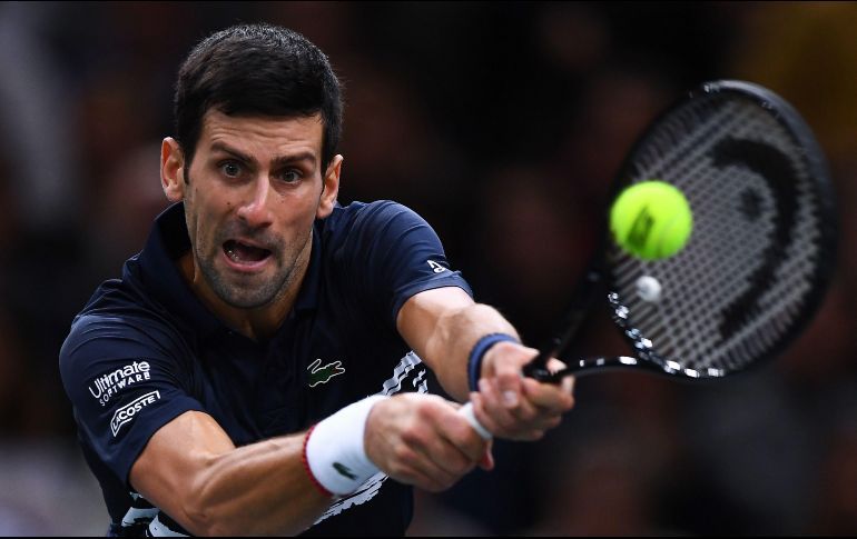 Djokovic suma su quinta copa en París; se queda a un Másters de Nadal